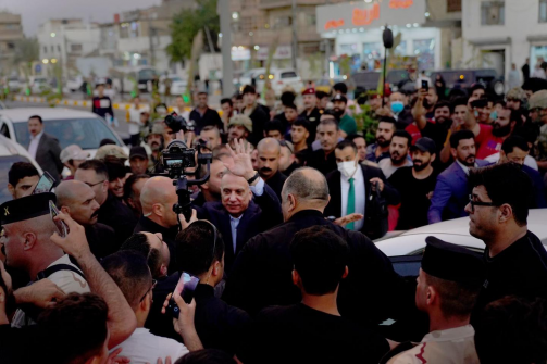 الكاظمي يجري جولة في مدينة الصدر ويلتقي عدداً من ا