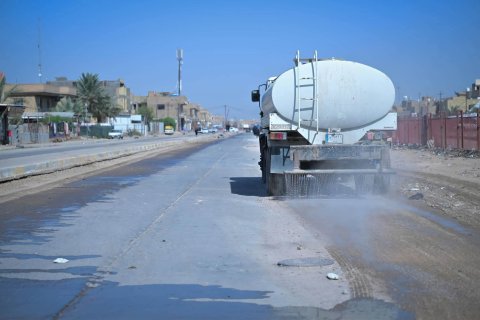 محافظ ذي قار يشرف ميدانياً على الحملة الخدمية في ق