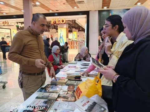 أكثر من ألفي كتاب مجانا.. / ثورة الورق /  يستقطب ج