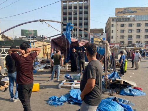 رفع خيم في ساحة التحرير وسط انباء عن انهاء الاعتصا