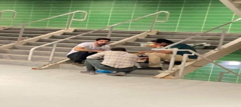 بالصور ... جماهير منتخبنا الوطني يناولون وجبة الاف