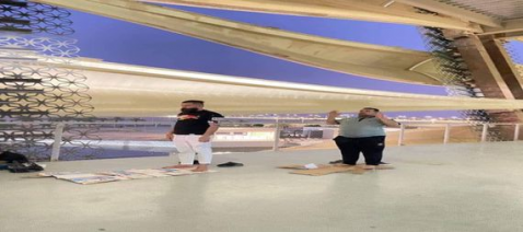 بالصور ... جماهير منتخبنا الوطني يناولون وجبة الاف