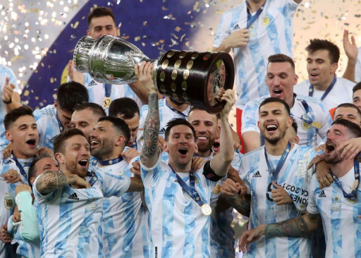 بعد 28 عاما ... الأرجنتين بقيادة ميسي تتوج بكأس / 