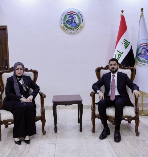 عضو بمجلس البصرة تبحث مع وزير العمل ملف تنظيم العمالة في المحافظة
