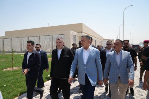 وزير النقل ومحافظ البصرة يتفقدان منفذ الشلامجة الجديد ويبحثان مشروع الربط السككي مع إيران