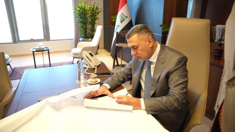 محافظ البصرة يصادق على مخطط مقاطعة مخصصة لموظفي الكهرباء وبلدية القرنة شمالي المحافظة