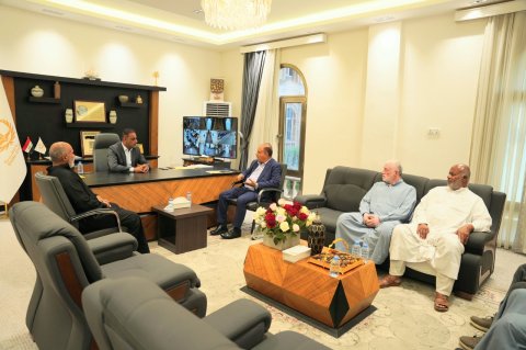 نائب محافظ البصرة  يبحث مع ممثلي الصيادين عملية تجهيز  أصحاب زوارق الصيد بالوقود