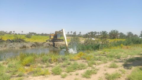 مديرية الموارد المائية في النجف تنفذ أعمال تطهير مبازل ضمن الخطة السنوية
