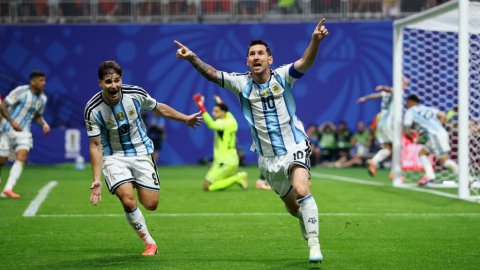 الأرجنتين تقلب الطاولة على مصر وتتأهل إلى دور الثمانية في كأس العالم