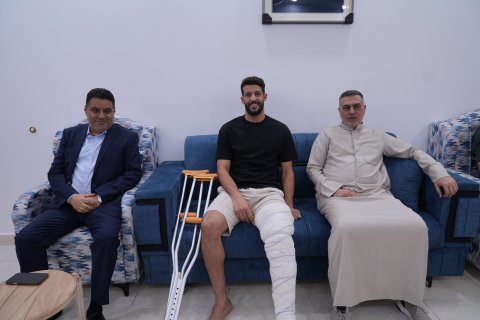 محافظ البصرة  يزور لاعب الميناء سعد ناطق للاطمئنان على صحته