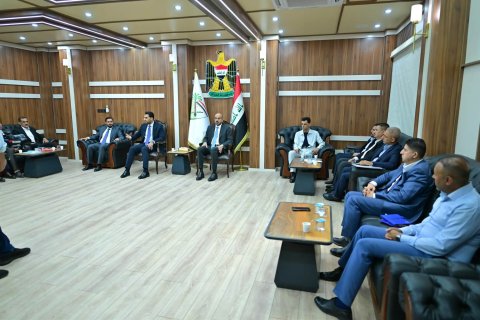 محافظ ذي قار يناقش مع مسؤولي الدوائر الخدمية حسم المشاريع المتلكئة وتفعيل مشاريع صندوق الإعمار ورفع التعارضات