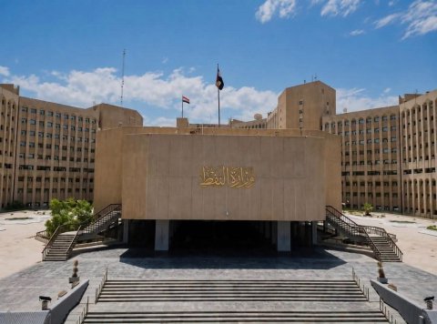 وزارة النفط تنفي انباء بشان تصدير شحنات نفطية عبر السكك الحديد لايران ثم لتركيا