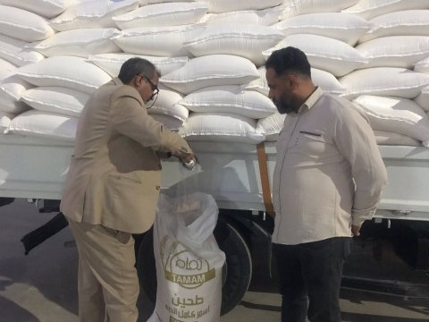 التجارة :  ضبط مطحنة اهلية تقوم بعملية التلاعب بكميات الطحين المخصصة للسلة الغذائية في كربلاء المقدسة