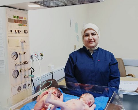 بعد 8 سنوات من الانتظار.. \"مستشفى البصرة للنسائية والاطفال\" يشهد ولادة توأم لامرأة ثلاثينية