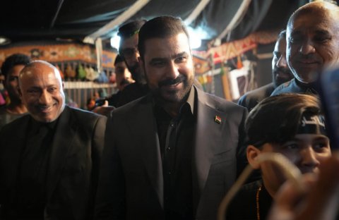 الزيدي يجري جولة ميدانية في كربلاء المقدسة بين جموع الزائرين