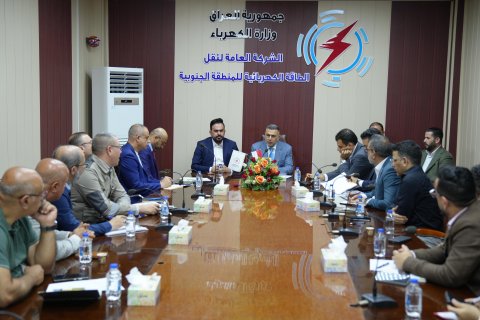 محافظ البصرة  يناقش مع كوادر نقل الطاقة الكهربائية بالمنطقة الجنوبية ملف الكهرباء المحافظة