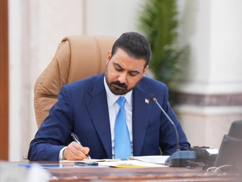 الزيدي يصدر  توجيهات بمنع الوزراء والمستشارين  حضورهم المؤتمرات والندوات  والإدلاء بالتصريحات الاعلامية 