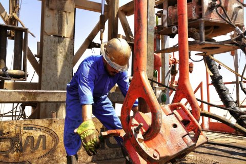 انجاز حفر واستصلاح 13 بئرا نفطيا خلال شهر اذار 2026