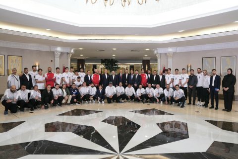 السوداني يستقبل لاعبي المنتخب الوطني الكروي والكادرينِ التدريبي والإداري