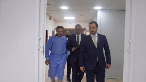 نيابةً عن محافظ البصرة.. الإمارة يتفقد مصابي حادث الطريق الدولي البصرة – ذي قار