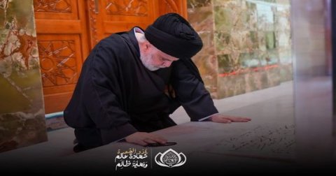 مقتدى الصدر يزور مرقد الشهيد محمد الصدر ونجليه