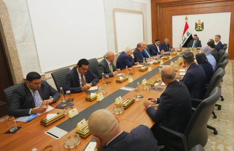الزيدي يوجّه بحزمة من المبادرات لتنشيط الاقتصاد وتمويل المشاريع وإطلاق مستحقات المقاولين والمزارعين