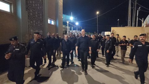 عراقجي يشارك الزائرين مراسم زيارة  الاربعين في كربلاء