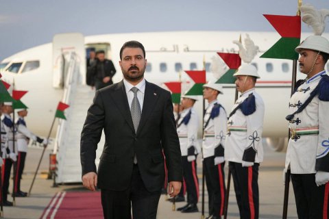 الزيدي يصل إلى النجف المشاركة في مراسم استقبال جثمان السيد الخامنئي