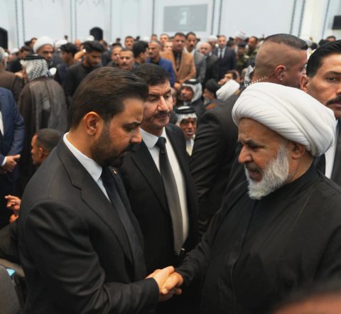 الزيدي يحضر مجلس عزاء أقيم في النجف على روح المرجع الديني الفياض