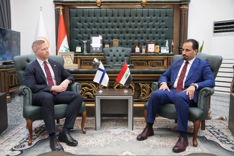 نائب محافظ البصرة يبحث مع القائم بالأعمال الفنلندي في العراق تعزيز التعاون المشترك 