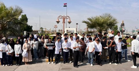 وقفة احتجاجية لطلبة جامعة البصرة للمطالبة بالغاء أجور رسوم تطبيق "هيبك HEPIQ