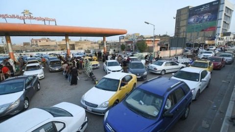 العيداني: أزمة الوقود في البصرة ستنتهي قريباً مع استمرار تدفق البنزين إلى المحافظة