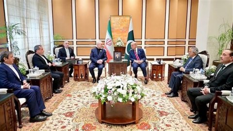 لبيت الأبيض: المباحثات مع إيران في باكستان كانت ثلاثية وجهاً لوجه