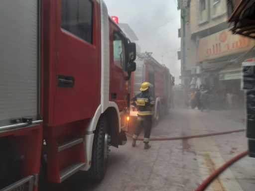 اخماد حريق اندلع داخل فندق اسد الله بالنجف