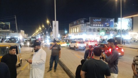 العشرات من أهالي حي الحسين في البصرة يتظاهرون احتجاجاً على تردي الكهرباء
