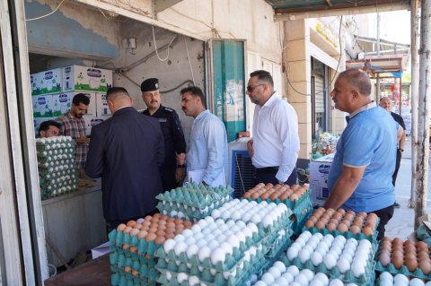 فرق الرقابة التجارية تتابع ميدانيا\" أسعار بيع بيض المائدة وبقية المواد الغذائية في مناطق متفرقة من بغداد