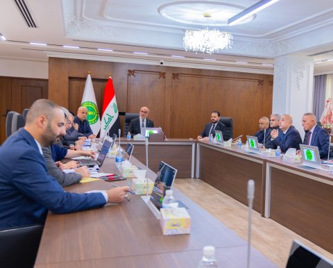 وزير النفط يترأس اجتماعاً في شركة سومو لمتابعة ملفي الإنتاج والتصدير