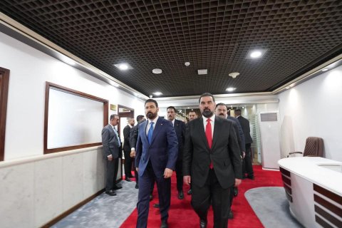 وصول رئيس الوزراء المكلف علي الزيدي إلى مبنى مجلس النواب