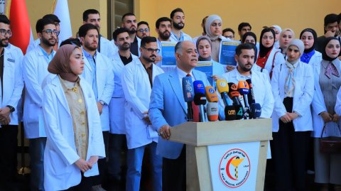 اطباء البصرة المقيمون الدوريون يطالبون بالتثبيت وصرف مستحقاتهم المالية