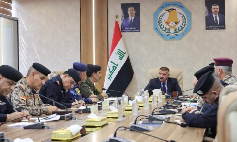 وزير الداخلية  يناقش مع القادة  والضباط الأوضاع الأمنية الحالية ويؤكد على الجاهزية الكاملة