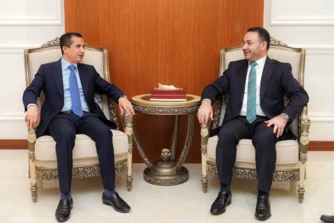 محافظ ذي قار يبحث مع وزير التجارة تعزيز التعاون ودعم المشاريع ومعالجة ملف موظفي الجامعة المشمولين بالحجب