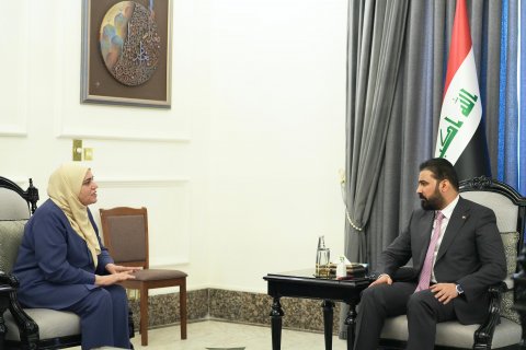 الزيدي يبحث مع وزيرة المالية الإيرادات وملف الرواتب