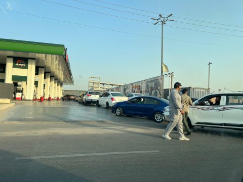 أزمة الوقود في البصرة تلقي بظلالها على الشارع البصري