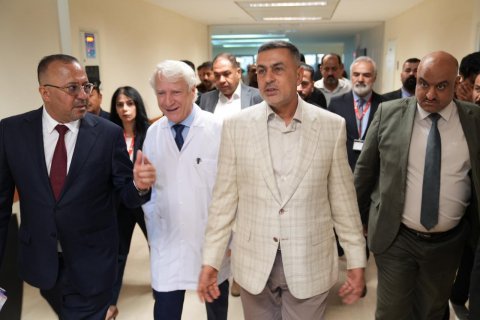بعد نجاح أول جراحة قلب للطفلة...  محافظ  البصرة  : اول الغيث زهرة والوجهة المقبلة زراعة النخاع والكبد مجاناً