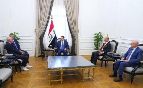 السوداني يستقبل غراهام .. ويوجه بتقديم كل التسهيلات اللازمة للمنتخب الوطني لكرة القدم خلال مرحلة الإعداد لكأس العالم