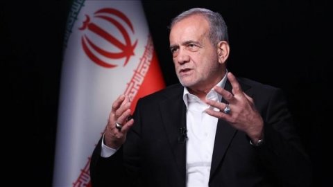 الرئيس الايراني : جميع المسارات مازالت مفتوحة ولن نخضع للضغوط العسكرية أو السياسية