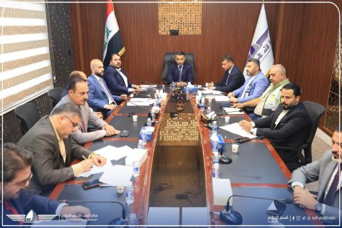 محافظ النجف الأشرف يلتقي مع إدارة المطار ويؤكد تعزيز الأداء والارتقاء بمستوى الخدمات