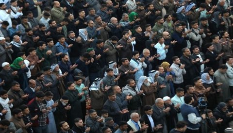 بالصور  .. صلاة عيد الفطر المبارك في منطقة ما بين الحرمين الشريفين في كربلاء المقدسة