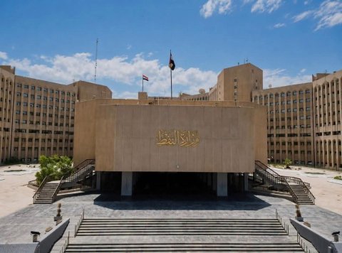 النفط: الناقلة المستهدفة في المياه الإقليمية مستأجرة من قبل شركة ناقلات النفط العراقية
