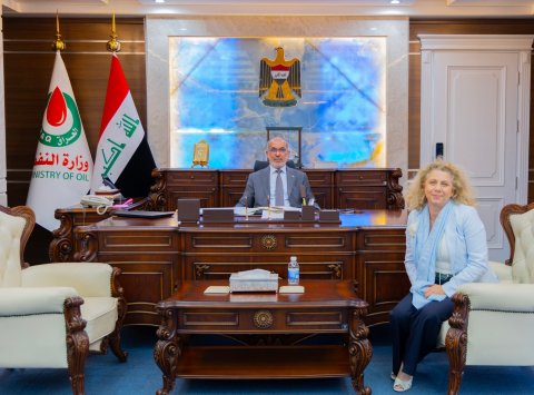 وزير النفط يبحث مع مدير شركة \"توتال إنرجيز \" في العراق مراحل تنفيذ مشروع تنمية الغاز المتكامل في البصرة